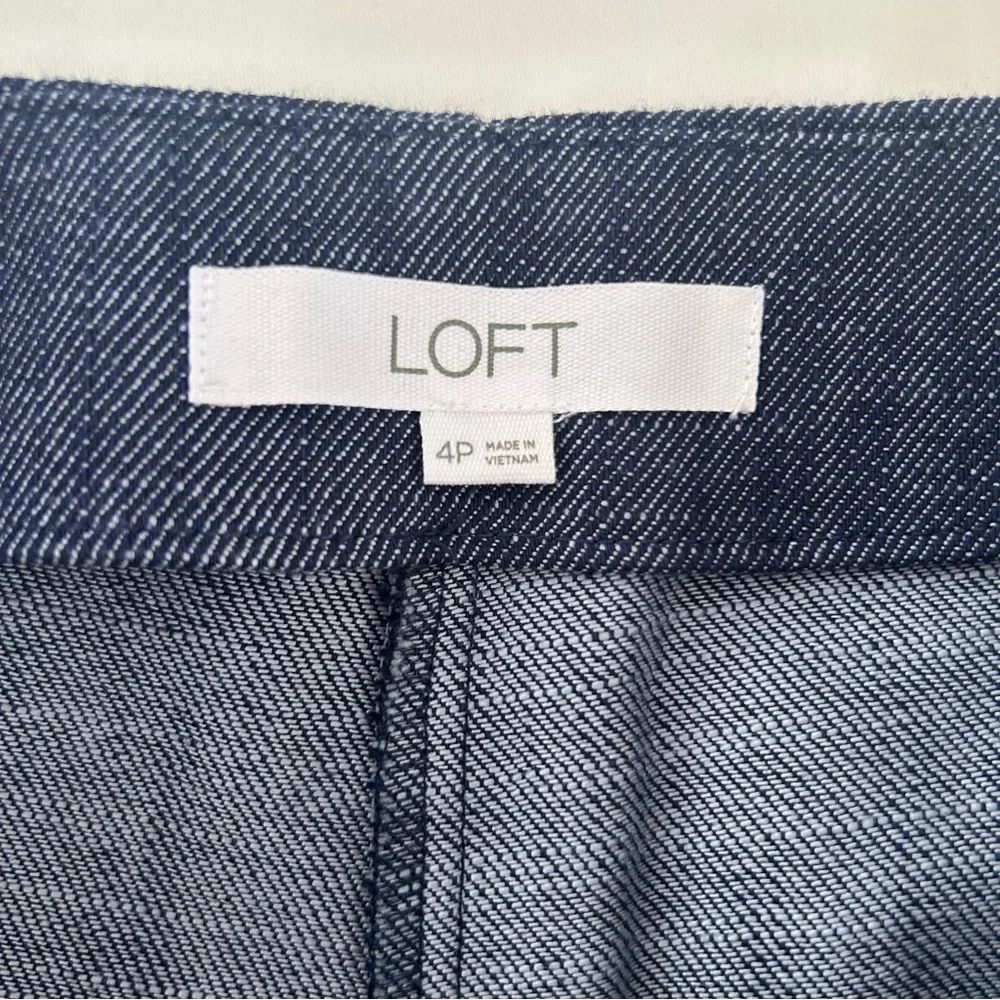 LOFT Button Trim Wide Leg trousers in Refined Denim 4P - Picture 7 of 15